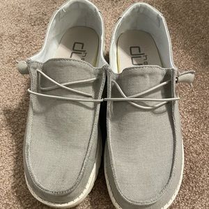 Hey Dude Sz 8 Chambray Light Grey